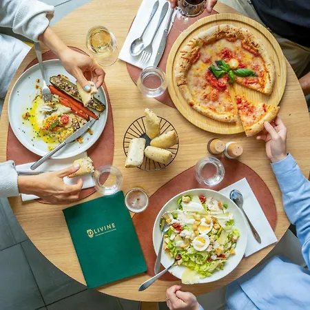 인사이드 파리 샤를 드 골 에어포트 4*