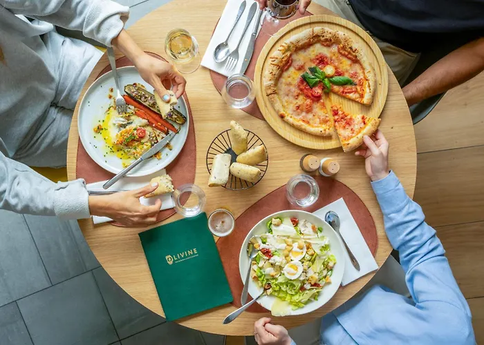 인사이드 파리 샤를 드 골 에어포트 4*